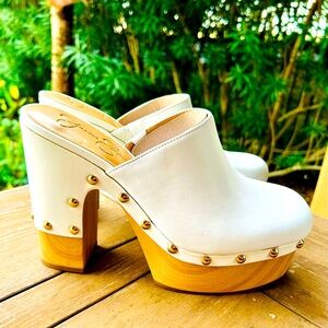 Beautiful Jessica Simpson White Gold Studs Tall Clogs BRAND NEW SZ 9.5